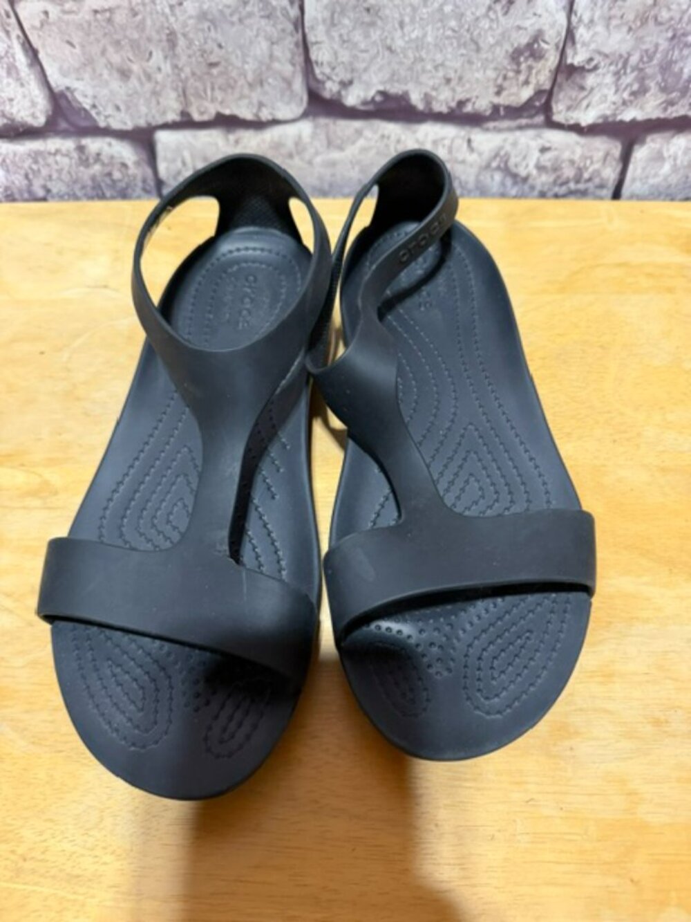Crocs Black Light Weight Sandals Size 8 - Picture 4 of 7